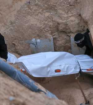 الصليب الأحمر دان ما وصفه بالاستخراج المدبر للجثة