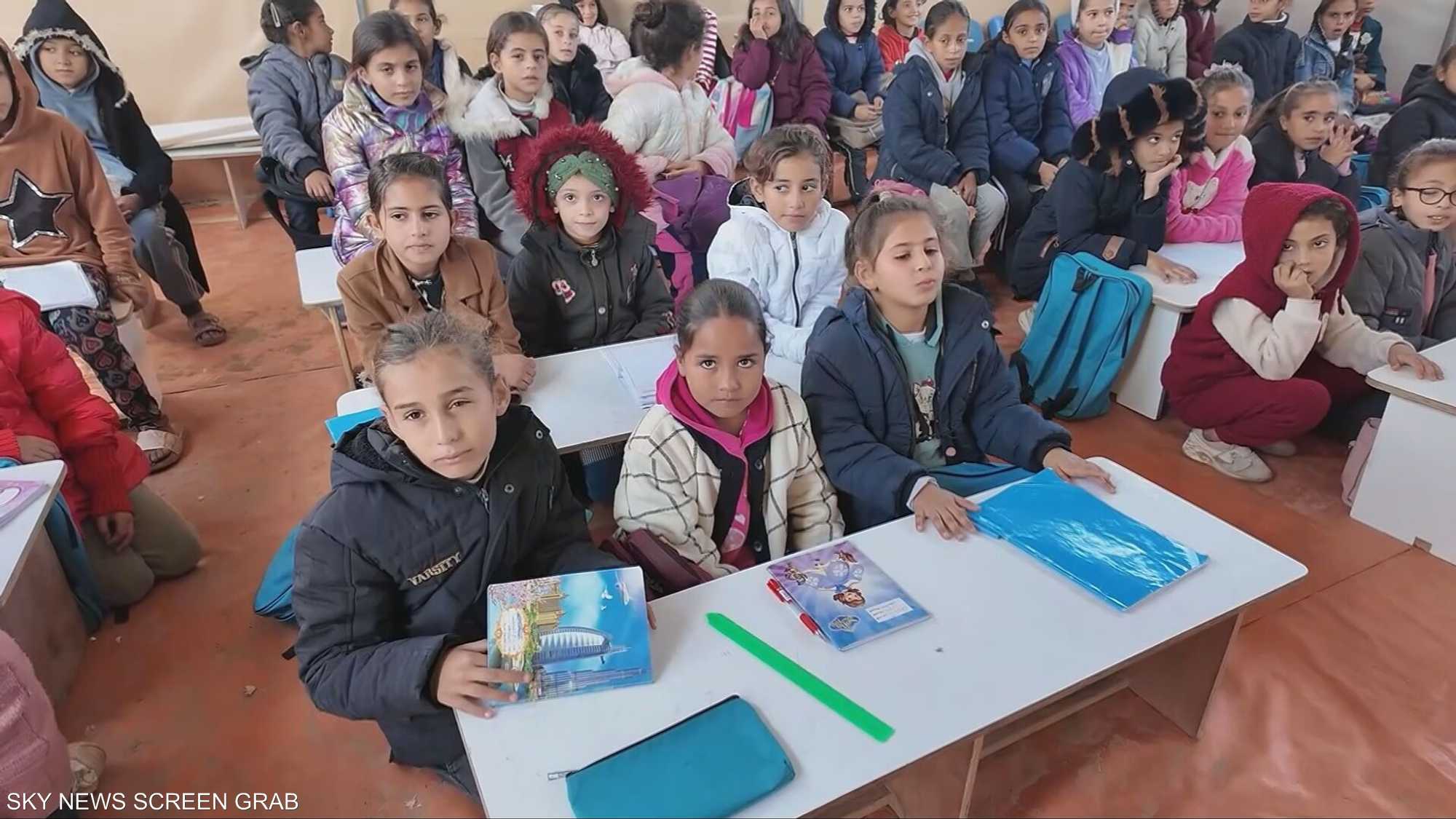من دون مقاعد ولا كتب.. مدارس غزة تفتح أبوابها