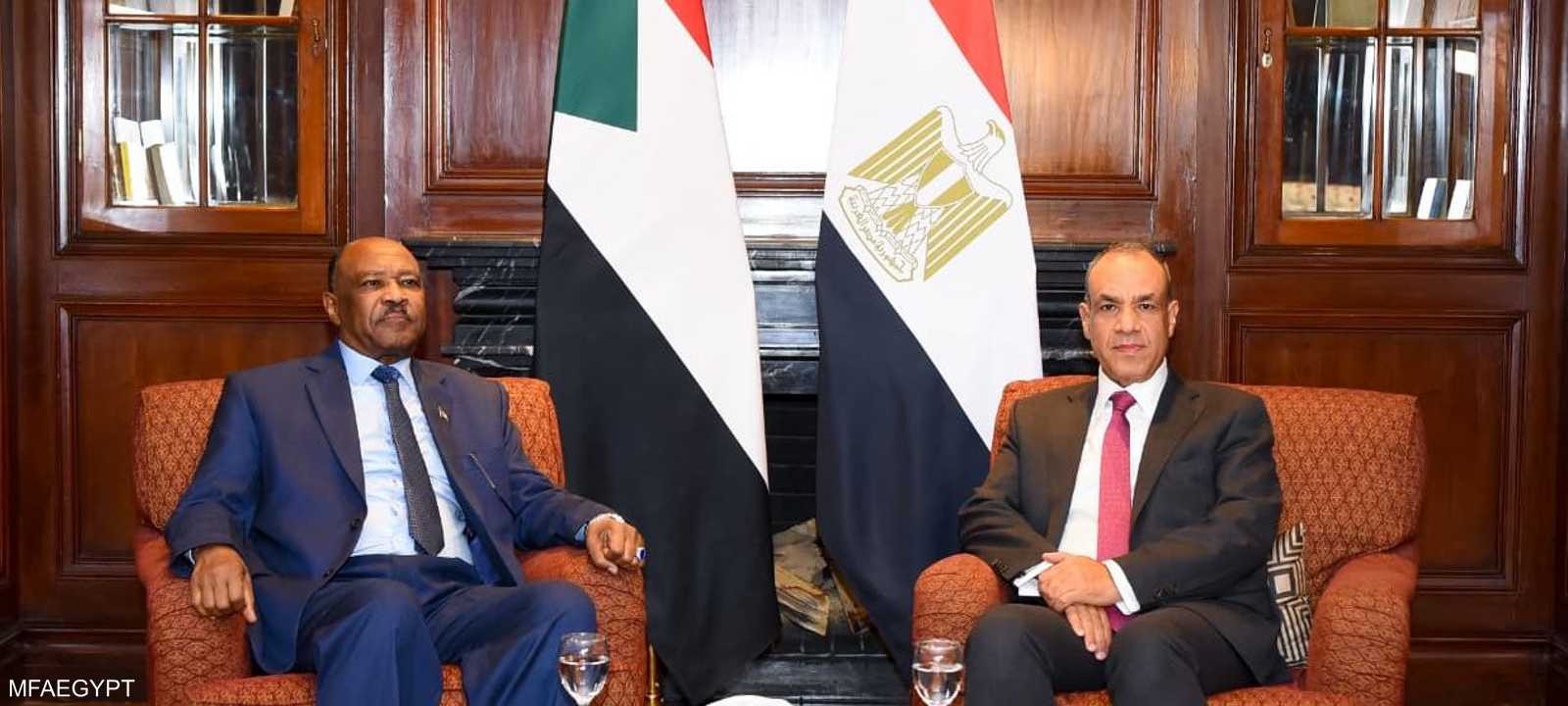 وزير الخارجية المصري يستقبل نظيره السوداني
