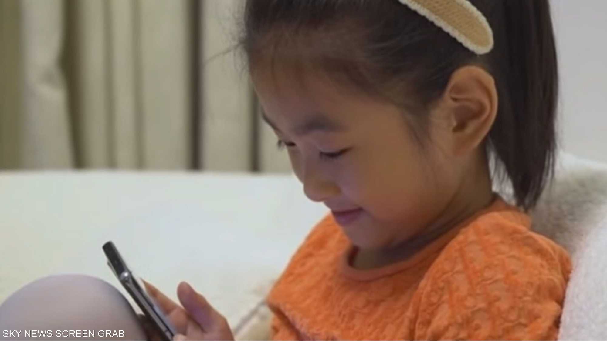 ضوء يخدع الدماغ.. الشاشات قبل النوم