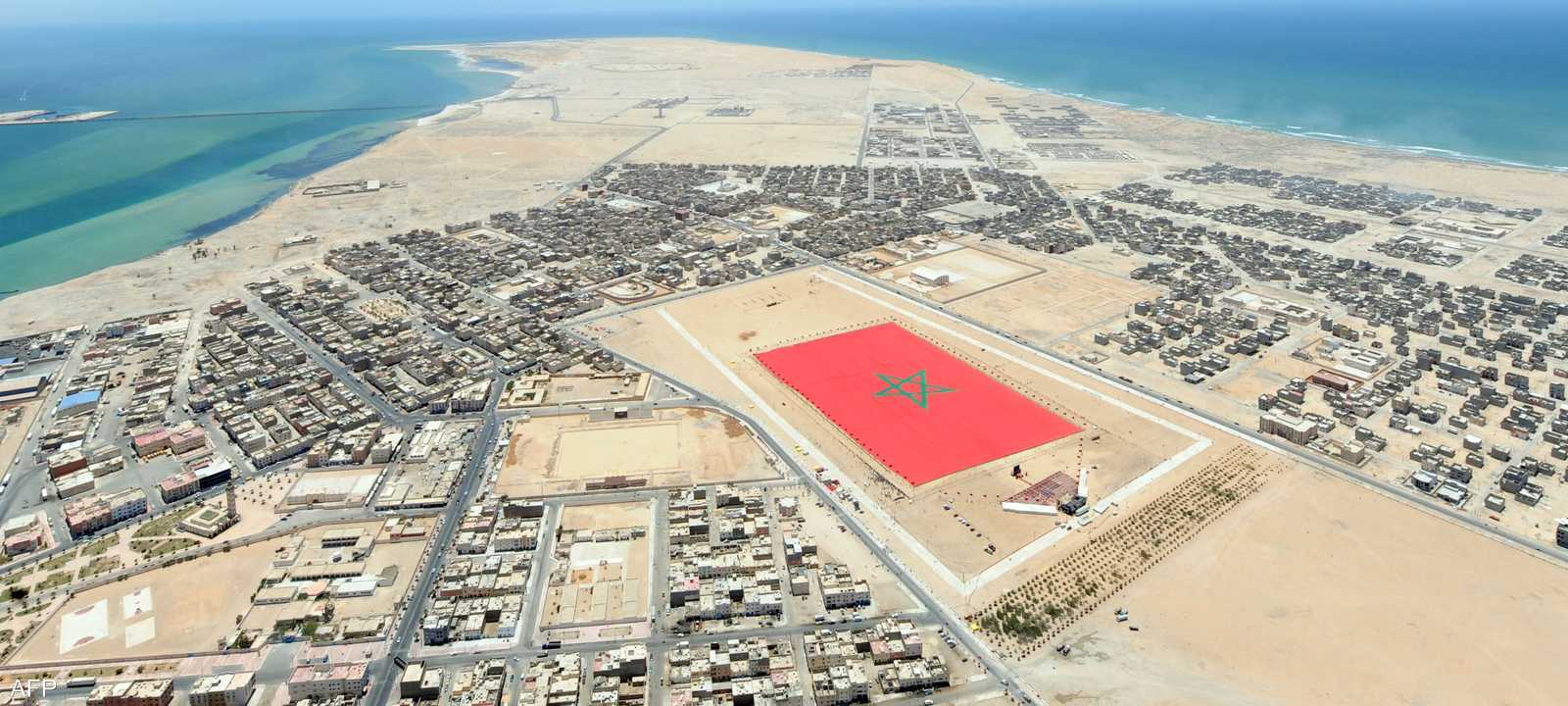 علم المغرب في مدينة الداخلة