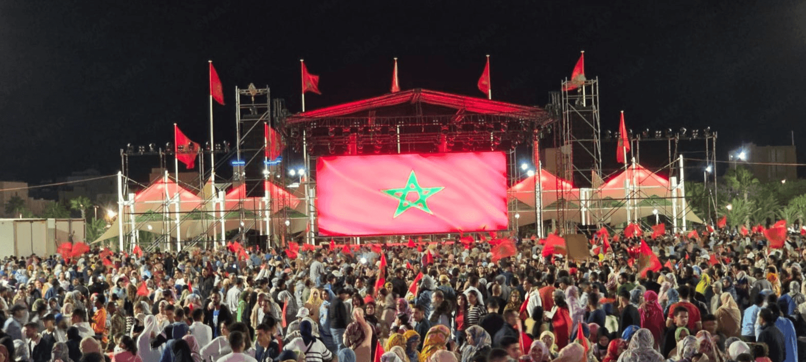 أجواء احتفالية بمدينة العيون