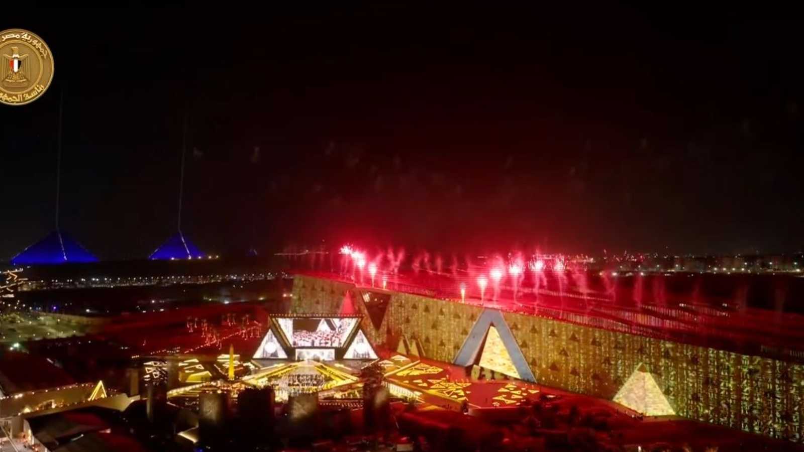 ألعاب نارية زينت سماء المتحف