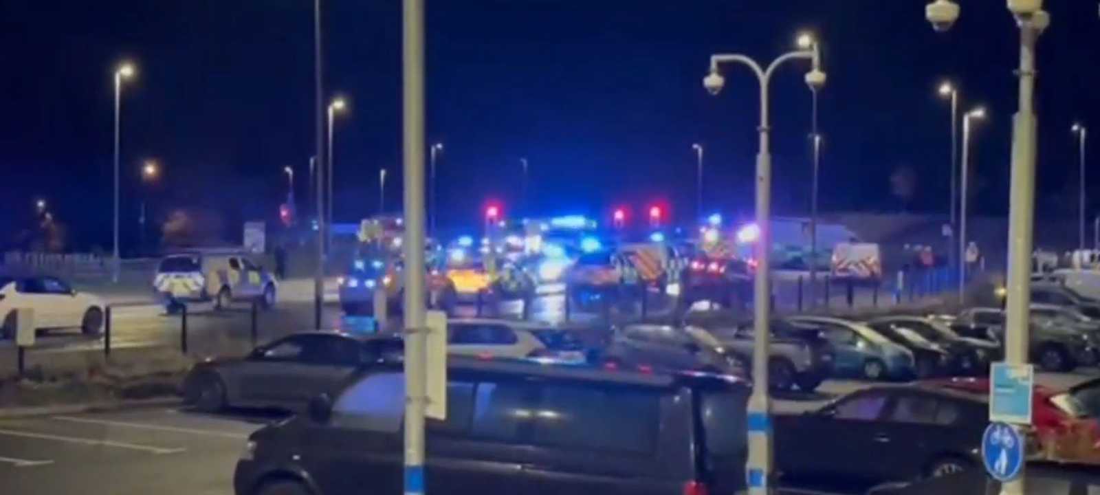 انتشار الشرطة في موقع الحادث