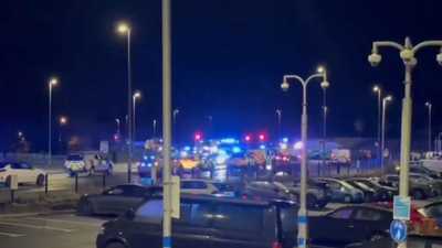 حادث طعن في قطار ببريطانيا.. والشرطة تعتقل شخصين