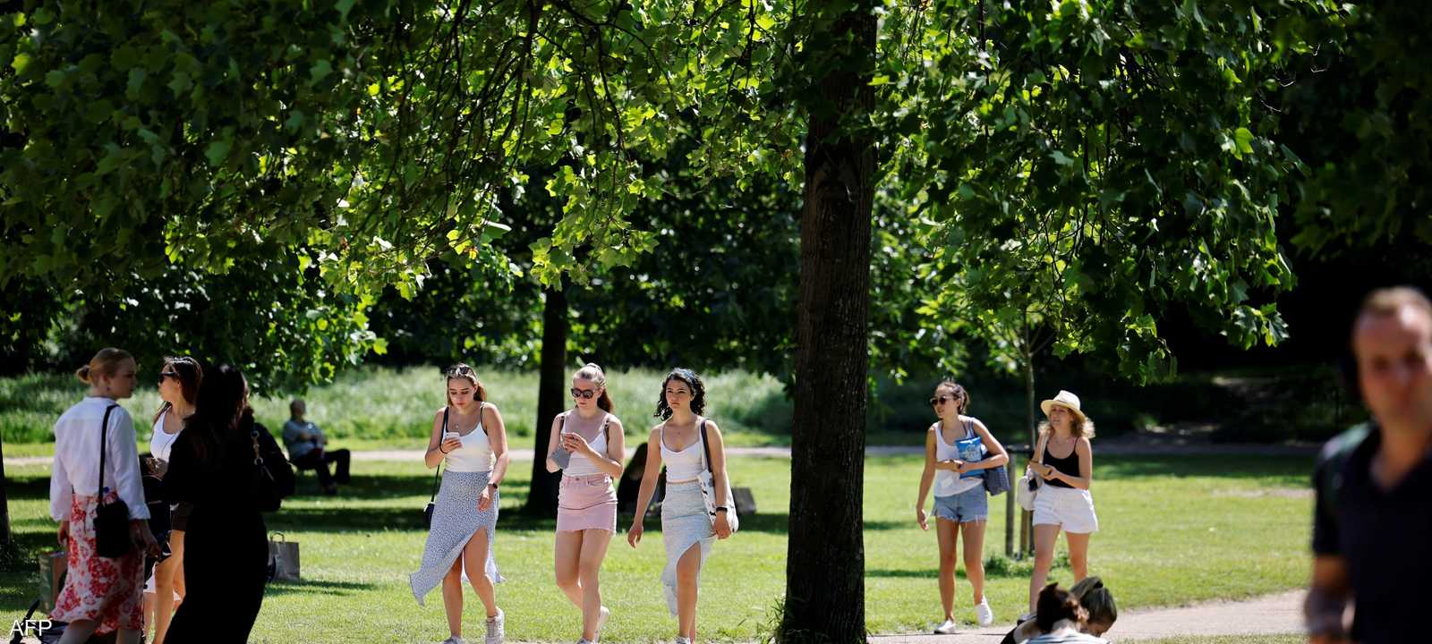 المشي بين المناظر الطبيعية يقلل التوتر لدى الإنسان