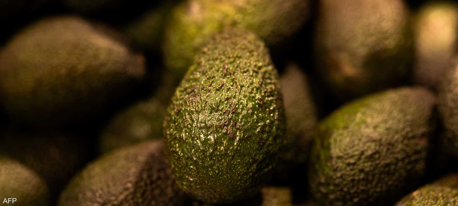 تختلف نكهة وملمس القشرة باختلاف نوع الأفوكادو