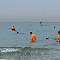 عملية البحث عن الهاتف مستمرة حتى في البحر