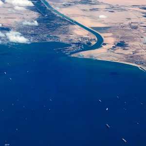 تعد قناة السويس المسار البحري الأسرع بين أوروبا وآسيا