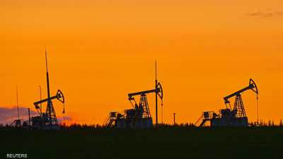 النفط يتراجع للأسبوع الثاني بفعل مخاوف الإغلاق الأميركي