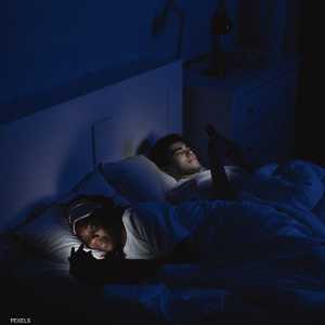 استخدام الهاتف قبل النوم