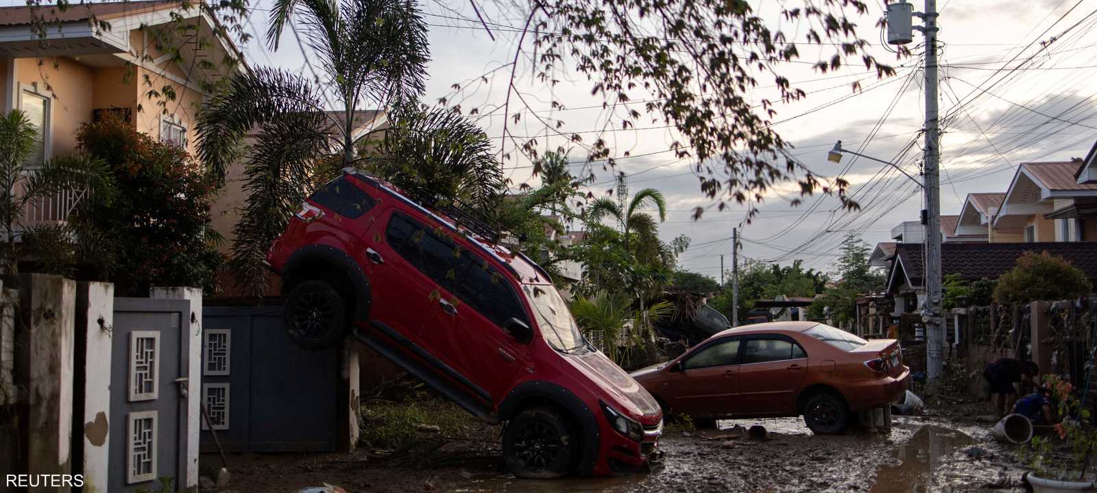 الفلبين تتعرض لإعصارين متزامنين