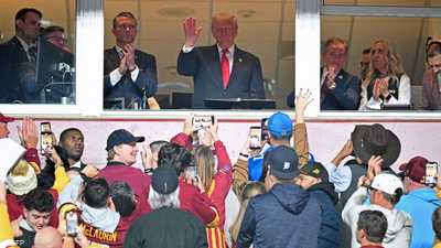 بالفيديو.. ترامب يكسر تقليدا رئاسيا عمره 50 عاما