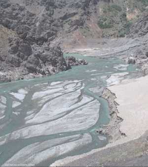 طهران تواجه خطر نفاد مياه الشرب بسبب شحّ بالخزان الرئيسي