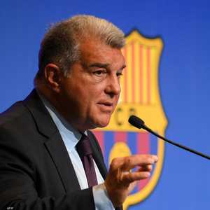 قال رئيس برشلونة إن التوقعات بعودة ميسي غير واقعية
