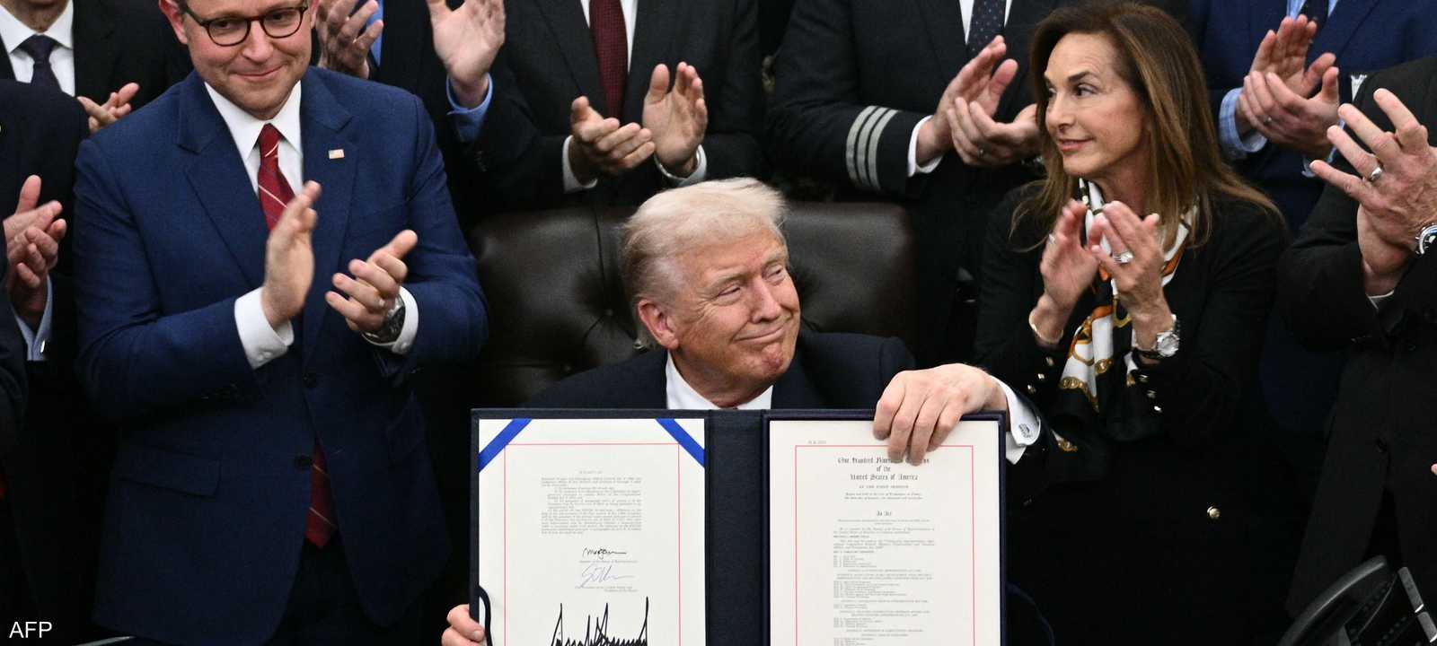 ترامب وقع على تشريع ينهي الإغلاق الحكومي