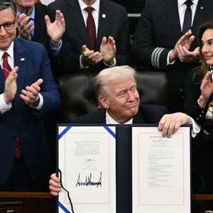 ترامب وقع على تشريع ينهي الإغلاق الحكومي