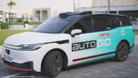 تاكسي بلا سائق.. أبوظبي تقود المستقبل بمشروع RoboTaxi الذكي