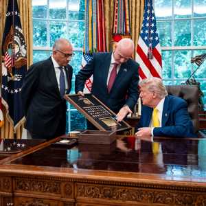 ترامب "يعشق" الهدايا