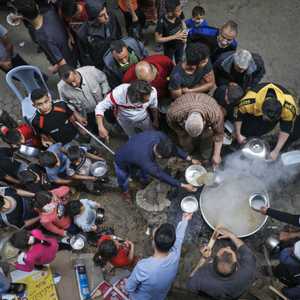 يعاني سكان غزة من الحاجة الماسّة للغذاء.. أرشيفية