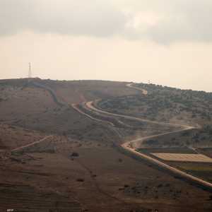 الجدار الذي تبنيه إسرائيل مع لبنان