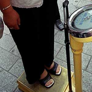 يجب تثبيت وقت معين لقياس الوزن أسبوعيا