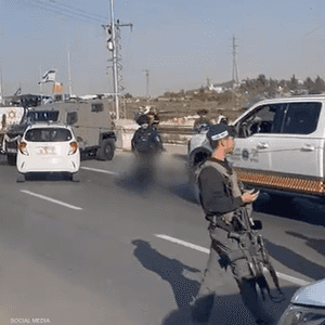 قال الجيش إنه تم العثور على عدة مواد متفجرة في السيارة