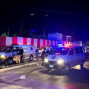 سيارات إسعاف لنقل الجرحى من مخيم عين الحلوة