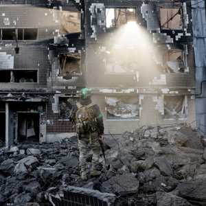 جندي أوكراني في موقع تعرض لقصف روسي.. أرشيفية