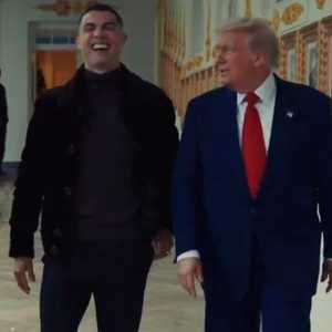 لقطة من الفيديو توضح فرق الطول لمصلحة رونالدو