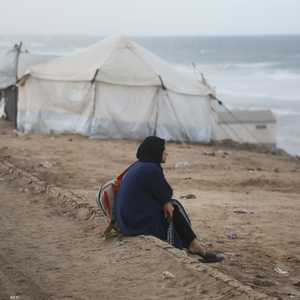 يعاني نازحون في قطاع غزة من أوضاع شديدة القسوة