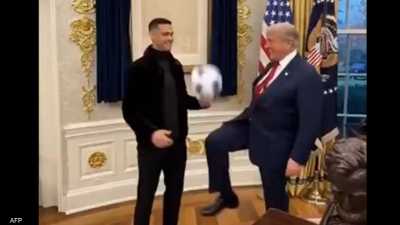 فيديو.. ترامب ورونالدو يلعبان كرة القدم داخل البيت الأبيض