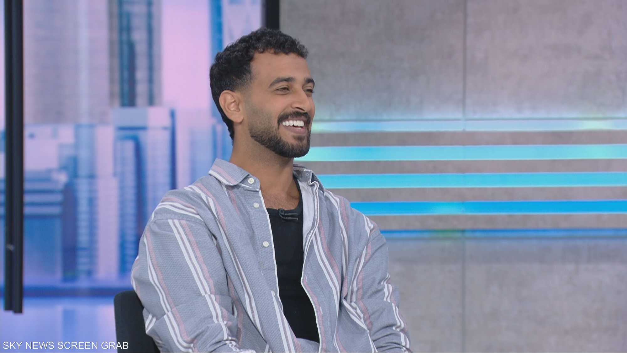 الرحال محمد نبيل يسافر العالم بسيارته