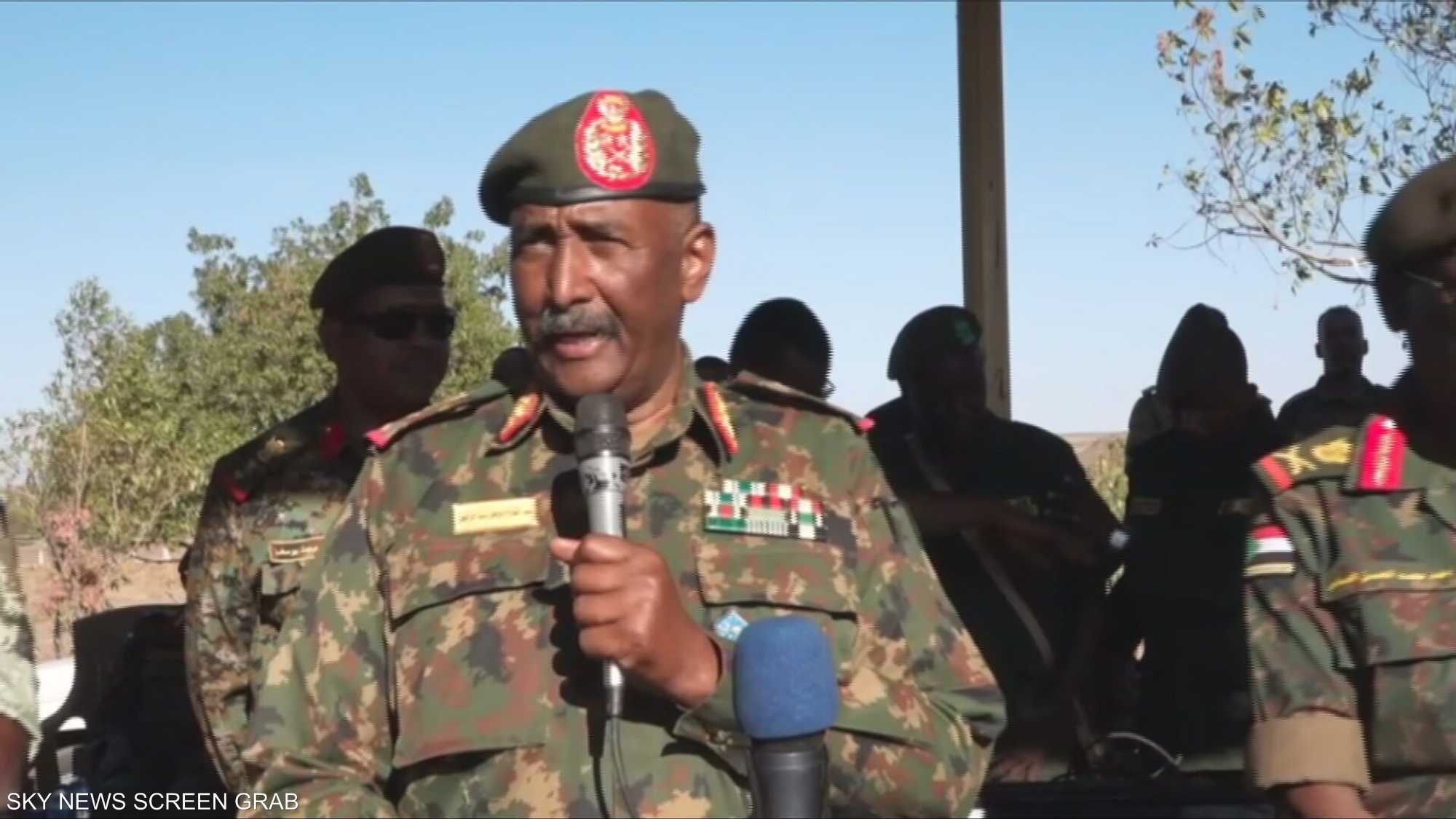 السودان.. لماذا يخشى قادة الجيش من عودة الحكم المدني؟