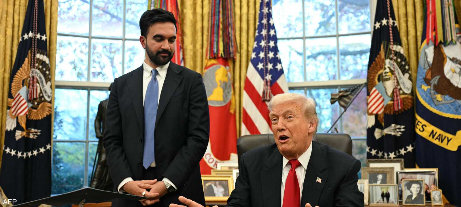ترامب خلال حديثه في المكتب البيضاوي وبجانبه زهران ممداني