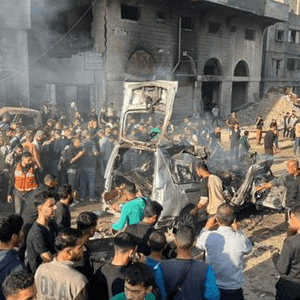 تسببت الغارة في حي الرما إصابات بين المارة