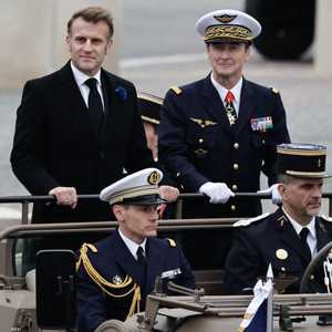 الرئيس الفرنسي ماكرون ورئيس أركان الجيش فابيان ماندون