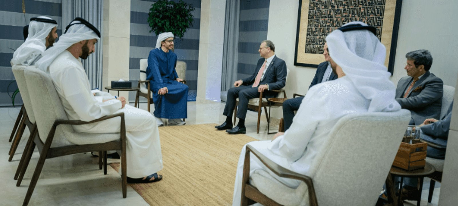 جانب من اللقاء في أبوظبي