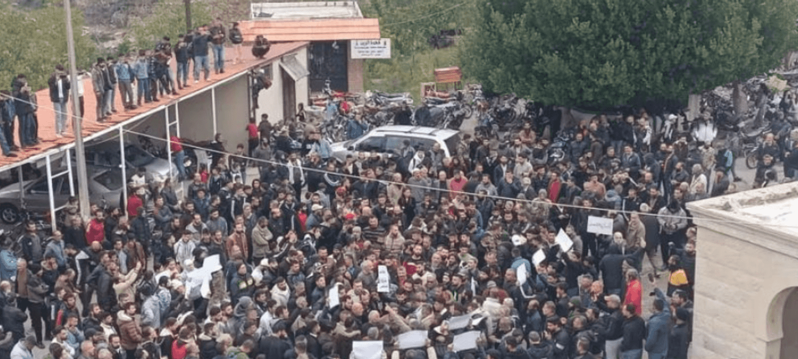 المظاهرات شملت مناطق في اللاذقية وحمص وطرطوس