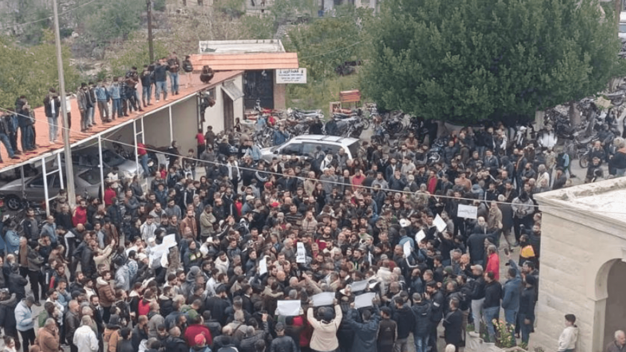 المظاهرات شملت مناطق في اللاذقية وحمص وطرطوس