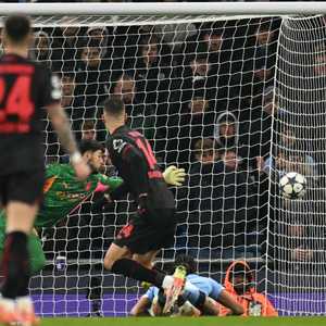 المهاجم التشيكي باتريك شيك أحرز هدف باير ليفركوزن الثاني