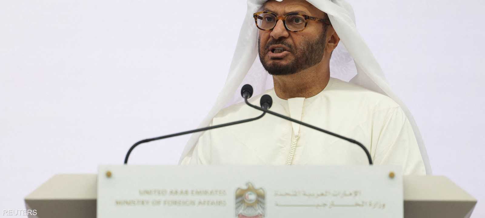 قرقاش تحدث عن الدعم الإنساني الإماراتي للسودان