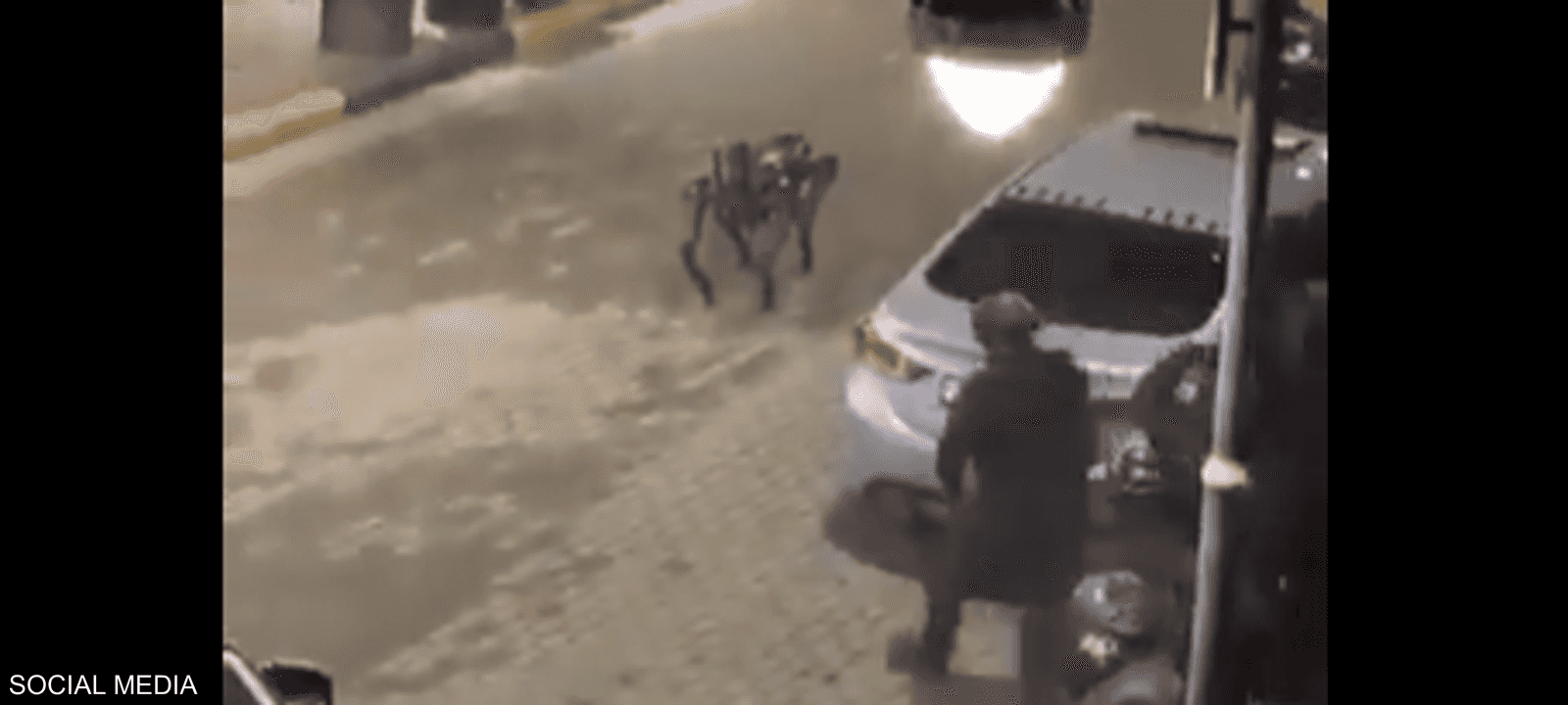 يساعد الروبوت الأجهزة الأمنية في تنفيذ مهام ميدانية معقدة