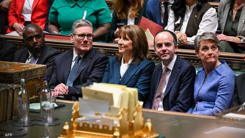 الحكومة البريطانية تكشف عن موازنة تتضمن رفع الضرائب