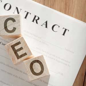 ما أسباب نمو التعيينات في الوظائف القيادية رغم موجات التسريح