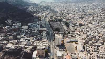 الإمارات.. استثمار في محطات للطاقة المتجددة باليمن