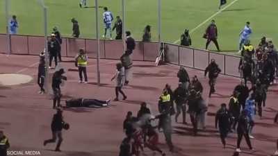 فيديو.. مباراة تتحول إلى معركة وتنتهي بـ17 بطاقة حمراء