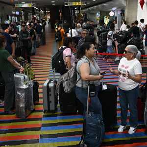 أرشيفية لمسافرين في مطار بفنزويلا