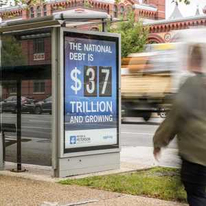 هل يحمي "الدولار" الولايات المتحدة من "أزمة الديون"؟