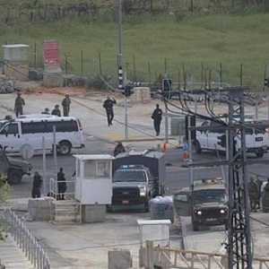 مشهد لموقع عملية الطعن في عطيرت شمالي رام الله